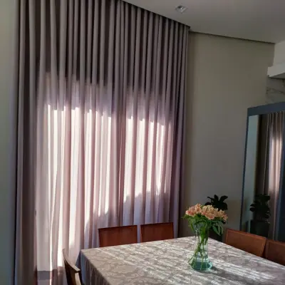 Cortina de linho para pé direito alto — ateliê Regina Cortinas Cachoeirinha RS